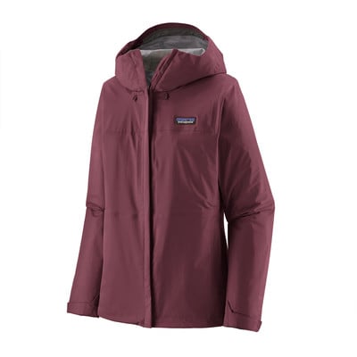 Damen-Weinrote Patagonia-Jacke mit Kapuze und Logo auf der Brust. Damen-Weinrote Patagonia-Jacke mit Kapuze und Logo auf der Brust.