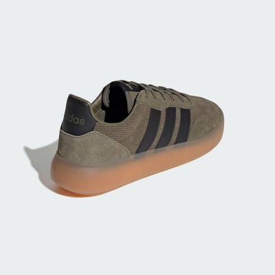 Zelené tenisky Adidas s gumovou podrážkou a černými pruhy.