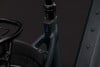 Rahmendetail eines E-Bikes mit Dämpfer und EXC-Logo.
