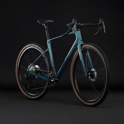 Modernes Cyclocross-Rad mit Aluminiumrahmen und Scheibenbremsen.