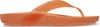 Orange Crocs Flip-Flops mit durchscheinendem Riemen und geformter Einlegesohle.