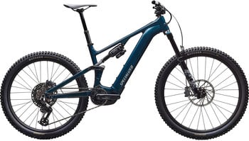 Ein blaues Specialized E-Mountainbike mit Federung und Scheibenbremsen.