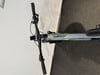 Detail des E-Bike-Lenkers mit Display und Bedienelementen.