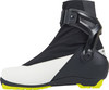 Ein Langlaufschuh mit schwarzem und weißem Obermaterial und gelber Sohle.