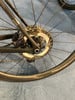 Nahaufnahme eines Fahrradhinterrads mit Scheibenbremse.