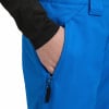 Hand in blauer Skihose mit Reißverschluss.