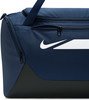 Dunkelblaue Nike Sporttasche mit weißem Logo und Reißverschlüssen.