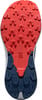 Schuhsohle mit roten und dunkelblauen Stollen für besseren Grip.