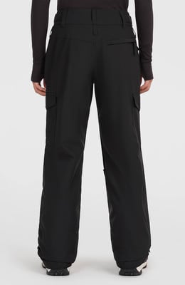 Schwarze Cargohose mit Taschen und langem Ärmel auf der Rückseite.