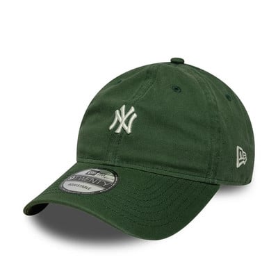 Tmavě zelená kšiltovka New York Yankees s bílým logem. Tmavě zelená kšiltovka New York Yankees s bílým logem.
