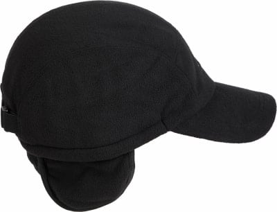 Schwarze Fleece-Kappe mit Schirm und Ohrenklappen.