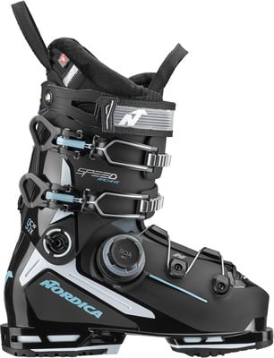 Schwarzer Nordica Speedmachine Skischuh mit blauen Details und BOA-System. Schwarzer Nordica Speedmachine Skischuh mit blauen Details und BOA-System.
