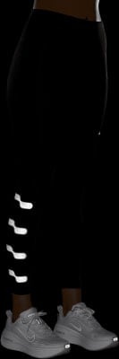 Schwarze Laufleggings für Damen mit reflektierenden Details und Turnschuhen. Schwarze Laufleggings für Damen mit reflektierenden Details und Turnschuhen.