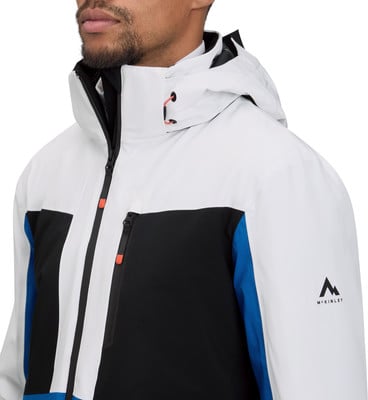 Weiße Skijacke mit schwarzen und blauen Blöcken und orangefarbenen Akzenten. Weiße Skijacke mit schwarzen und blauen Blöcken und orangefarbenen Akzenten.