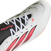 Fehér Adidas Predator futballcipő rózsaszín csíkokkal és fűzéssel.