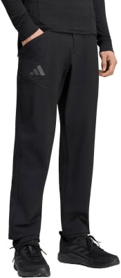 Schwarze Adidas Hose für Herren mit Logo auf dem Oberschenkel und Reißverschluss. Schwarze Adidas Hose für Herren mit Logo auf dem Oberschenkel und Reißverschluss.