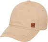 Eine beige Kappe mit einem braunen Kunstleder-Logo-Patch.