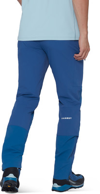 Blaue Outdoorhose mit Mammut-Logo auf dem rechten Bein. Blaue Outdoorhose mit Mammut-Logo auf dem rechten Bein.