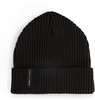 Schwarze Rippstrickmütze mit kleinem Logo-Etikett