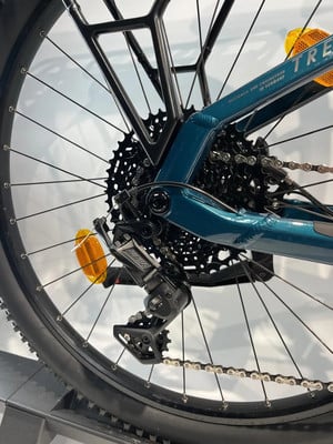 Detail des hinteren Schaltwerks und der Kassette am Fahrrad. Detail des hinteren Schaltwerks und der Kassette am Fahrrad.
