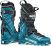 Türkisfarbene SCARPA Skischuhe mit schwarzen Schnallen und Markenlogos.