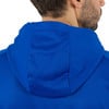 Detail der Rückseite eines blauen Hoodies mit sichtbaren Nähten.