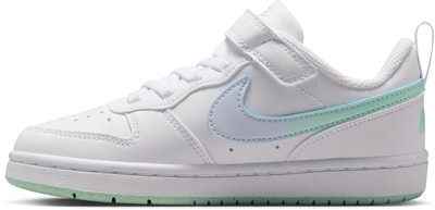 Biele detské tenisky Nike s modrozeleným logom a podrážkou. Biele detské tenisky Nike s modrozeleným logom a podrážkou.