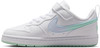 Biele detské tenisky Nike s modrozeleným logom a podrážkou.
