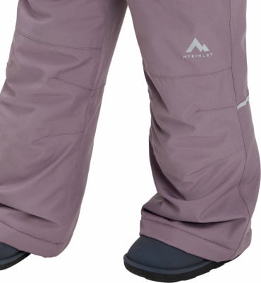 Violette Skihose mit McKinley-Logo und Reflektoren. Violette Skihose mit McKinley-Logo und Reflektoren.