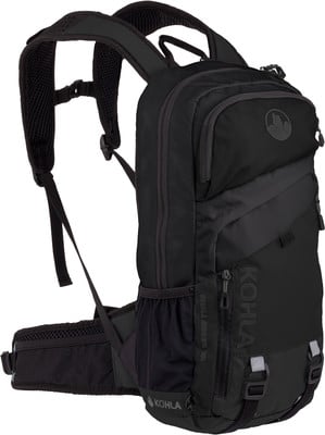 Schwarzer Rucksack mit Kohla-Logo und Gurten für Outdoor-Aktivitäten. Schwarzer Rucksack mit Kohla-Logo und Gurten für Outdoor-Aktivitäten.