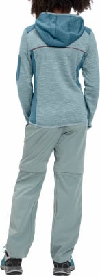 Rückansicht eines Mädchens in blauer Kapuzenjacke und grauer Hose. Rückansicht eines Mädchens in blauer Kapuzenjacke und grauer Hose.