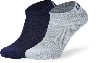 Zwei kurze Socken, eine dunkelblau, die andere hellgrau.