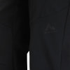 Čierna bunda s logom McKinley na rukáve, detailný záber.