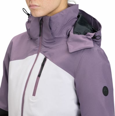 Damen-Winterjacke in Lila und Weiß mit Kapuze und schwarzen Details.