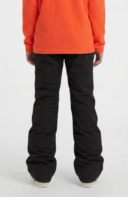 Rückansicht einer Person in einer orangefarbenen Jacke und schwarzen Hose. Rückansicht einer Person in einer orangefarbenen Jacke und schwarzen Hose.