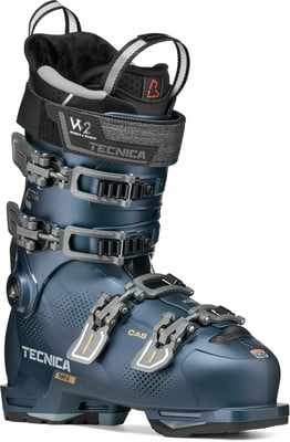 Ein blauer Tecnica Skischuh mit mehreren Schnallen und einem verstellbaren Riemen. Ein blauer Tecnica Skischuh mit mehreren Schnallen und einem verstellbaren Riemen.