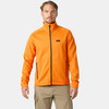Egy férfi narancssárga Helly Hansen dzsekiben, HH logóval a mellkasán.