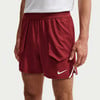 Herren dunkelrote Nike Shorts mit weißem Logo und Streifen.