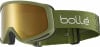 Eine Bolle Skibrille mit olivgrünem Rahmen und goldener Spiegellinse.