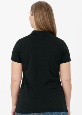 Rückansicht einer Frau in einem schwarzen Poloshirt mit langen braunen Haaren. Rückansicht einer Frau in einem schwarzen Poloshirt mit langen braunen Haaren.