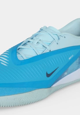 Blauer Herrenschuh von Nike mit blauen Schnürsenkeln und Nike-Logo. Blauer Herrenschuh von Nike mit blauen Schnürsenkeln und Nike-Logo.