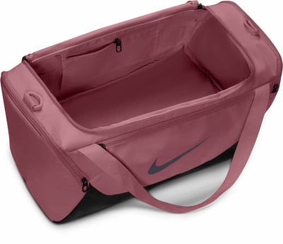 Eine rosafarbene Nike Sporttasche mit Innentaschen und Gurt. Eine rosafarbene Nike Sporttasche mit Innentaschen und Gurt.