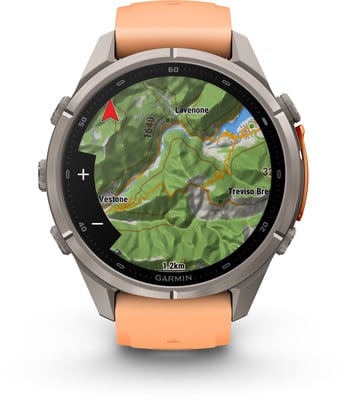 Eine Smartwatch mit Karte und GPS-Richtungspfeil. Eine Smartwatch mit Karte und GPS-Richtungspfeil.