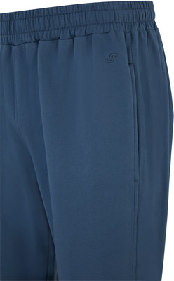 Blaue Jogginghose mit S-Logo auf der Tasche und elastischem Bund. Blaue Jogginghose mit S-Logo auf der Tasche und elastischem Bund.