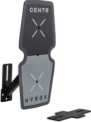 Schwarze Wandhalterung mit CENTR und HYROX Logo für Training.