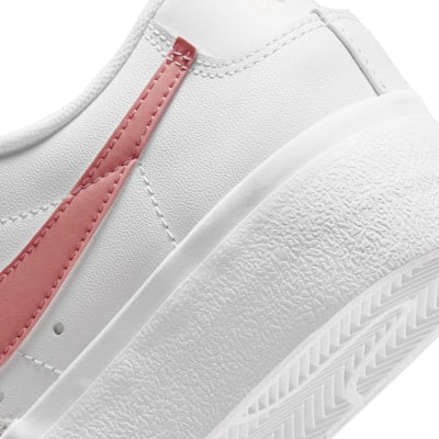 Nike Dám. voïnočasová obuv W Blazer Low Platform veï. US