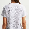 Rückansicht eines weißen kurzärmeligen Sport-T-Shirts mit Netzstruktur.