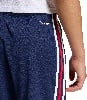 Dunkelblaue Sporthose mit weißen und roten Streifen.