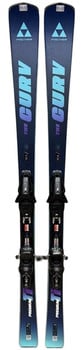 Fischer Skischuhe mit Bindung und Aufschrift The Curvy Premium.