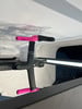 Schwarzer Fahrradlenker mit rosa Band